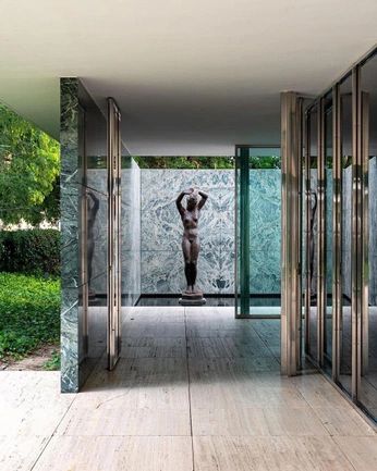 A cover of "S.E. VAN DER ROHE" cluster. The owner is crys18. The cluster consists of 30 elements.