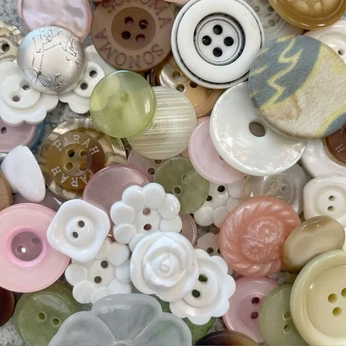 A cover of "knick knacks" cluster. The owner is moxiestar. The cluster consists of 378 elements.