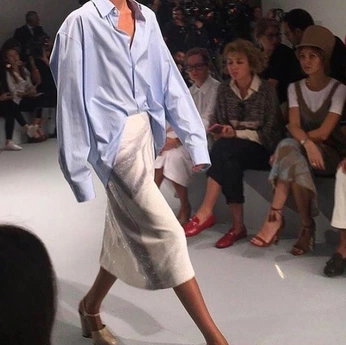 A cover of "external" cluster. The owner is heyalsu. The cluster description is "clothing on women, style studies ". The cluster consists of 52 elements.