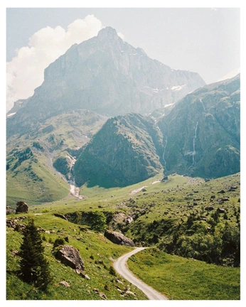 A cover of "photo" cluster. The owner is meglegrinch. The cluster consists of 2 elements.