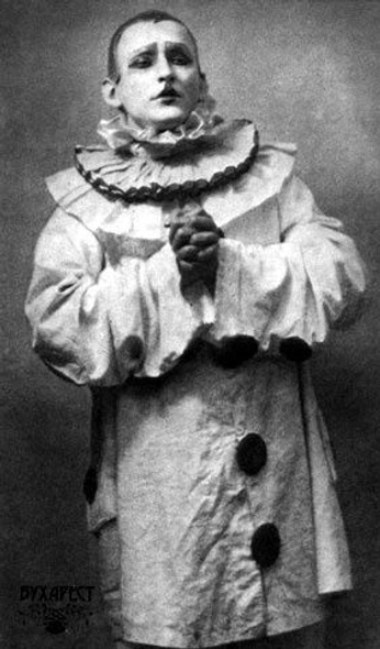 A cover of "dnd character inspo" cluster. The owner is caspergeist. The cluster consists of 53 elements.