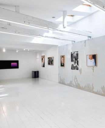 A cover of "GALLERY SHIT" cluster. The owner is hugogatefait. The cluster consists of 13 elements.