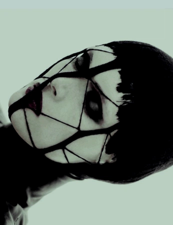 A cover of "trace" cluster. The owner is mchll. The cluster consists of 7 elements.