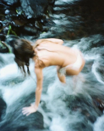 A cover of "weightless" cluster. The owner is ana. The cluster consists of 47 elements.