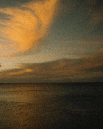 A cover of "yearning" cluster. The owner is salvadorxe. The cluster consists of 28 elements.