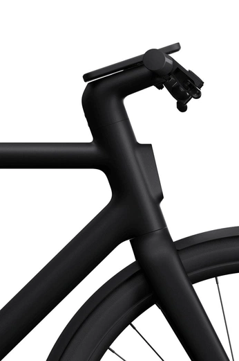 A cover of "Monolithic Minimali" cluster. The owner is magisryan. The cluster description is "所有结构被视觉“消融”，从材料颜色几何追求一体感、未来感与纯净度；整合曲面、隐藏接缝、表面连续性；". The cluster consists of 6 elements.