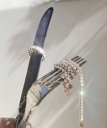 A cover of "Glamour" cluster. The owner is billybaldwin. The cluster consists of 25 elements.