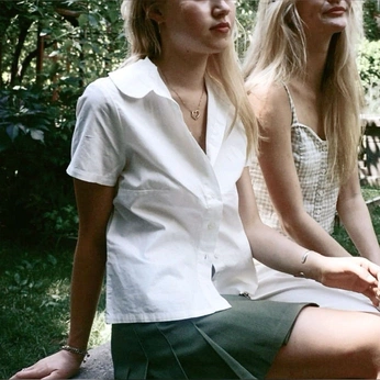 A cover of "ch; mona o'hare" cluster. The owner is universallyecho. The cluster consists of 97 elements.