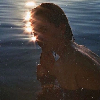 A cover of "Art inspo" cluster. The owner is shamp0o. The cluster consists of 27 elements.