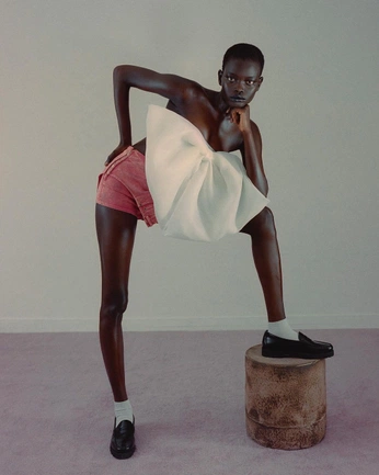 A cover of "pose" cluster. The owner is meduardaboabaid. The cluster consists of 19 elements.