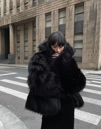 A cover of "poses" cluster. The owner is dalladeliya. The cluster consists of 340 elements.