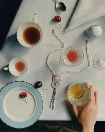 A cover of "Typo brochure" cluster. The owner is claudlwaudl. The cluster consists of 5 elements.