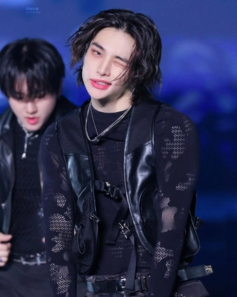 A cover of "Hyunjin" cluster. The owner is forgetful.cherry. The cluster consists of 14 elements.