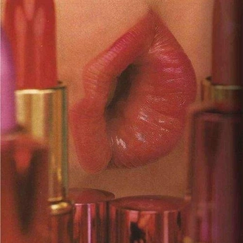 A cover of "Maquillage" cluster. The owner is maetaphysique. The cluster consists of 36 elements.