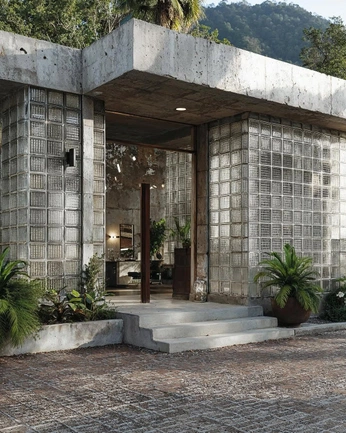 A cover of "HOUSE" cluster. The owner is mnoah. The cluster consists of 27 elements.