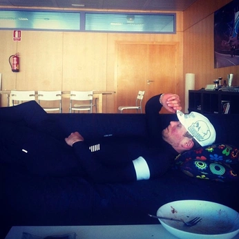 A cover of "sustained" cluster. The owner is kobigyetvan. The cluster consists of 28 elements.