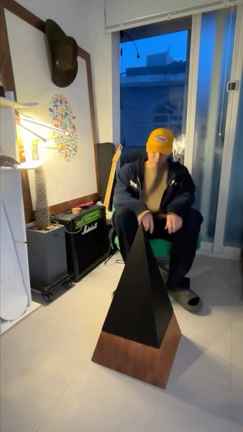 A cover of "FURNITURE" cluster. The owner is tanoshi. The cluster consists of 1 element.