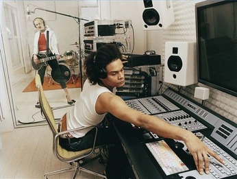 A cover of "o2" cluster. The owner is lucaxgasparini. The cluster consists of 9 elements.