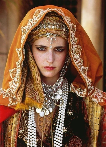 A cover of "women" cluster. The owner is sundropsoma. The cluster consists of 32 elements.