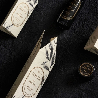 A cover of "Echo Vie" cluster. The owner is eertmoed.studio. The cluster description is "Brand and website design for organic skincare | Eertmoed Studio". The cluster consists of 9 elements.