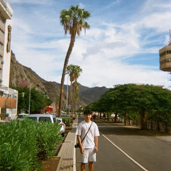 A cover of "LIFE OF RUY" cluster. The owner is ruyrebollo. The cluster description is "Life enjoyer". The cluster consists of 374 elements.