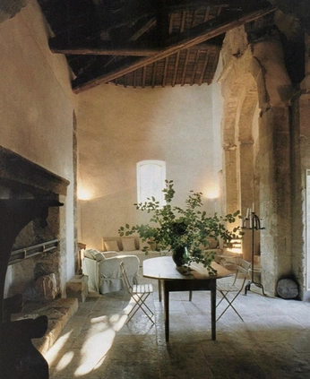 A cover of "Italian Interior Design" cluster. The owner is disssgrace. The cluster consists of 11 elements.