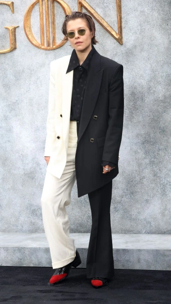 A cover of "Rose" cluster. The owner is brideonfire. The cluster consists of 8 elements.