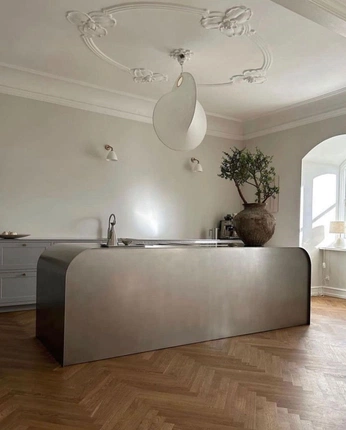 A cover of "int." cluster. The owner is lucygoose. The cluster consists of 35 elements.