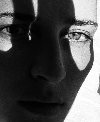 A cover of "LIGHT" cluster. The owner is benjaminweingart. The cluster consists of 2 elements.