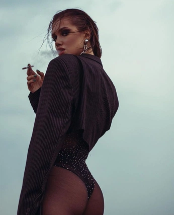 A cover of "Alicia shoot" cluster. The owner is jeancarlos. The cluster consists of 10 elements.