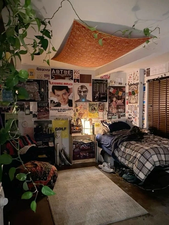 A cover of "Upstairs bedroom" cluster. The owner is deim0s. The cluster consists of 2 elements.