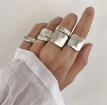 A cover of "Style" cluster. The owner is clarechastain. The cluster consists of 6 elements.