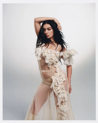 A cover of "Charlie" cluster. The owner is altura. The cluster consists of 2 elements.