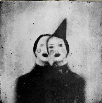 A cover of "dark clown" cluster. The owner is ly0402. The cluster consists of 2 elements.