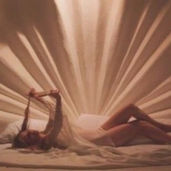 A cover of "reads" cluster. The owner is zaynebc. The cluster consists of 44 elements.