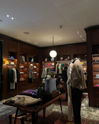 A cover of "Thursday" cluster. The owner is 1900petey. The cluster consists of 12 elements.