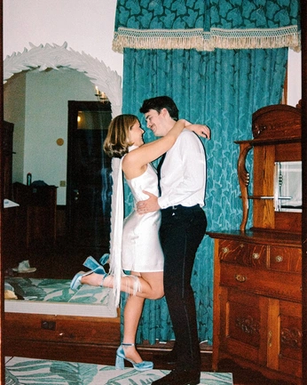 A cover of "wedding" cluster. The owner is ethankajari. The cluster consists of 6 elements.