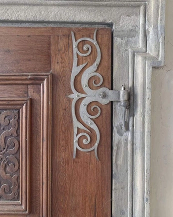 A cover of "Adornments" cluster. The owner is underpant. The cluster consists of 6 elements.