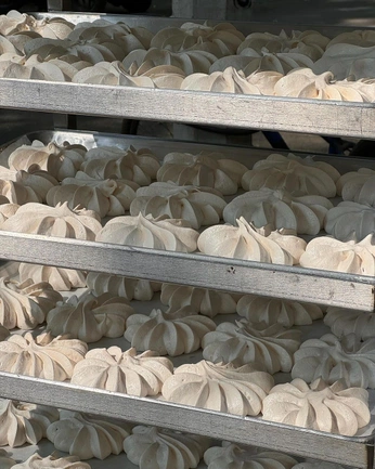 A cover of "must////" cluster. The owner is silan. The cluster consists of 43 elements.