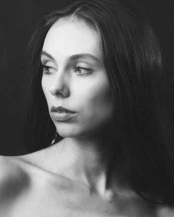 A cover of "Portrait refs" cluster. The owner is l4dyr3d. The cluster consists of 1 element.