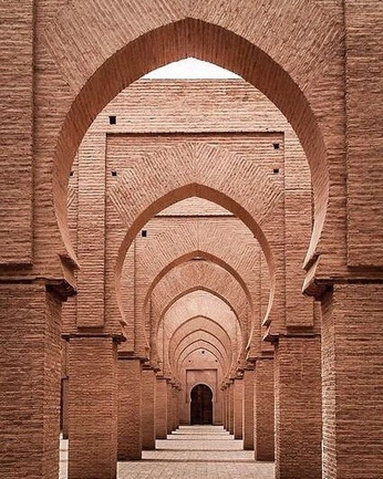 A cover of "Architecture 🫶🏼" cluster. The owner is voyageuse. The cluster consists of 68 elements.