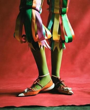 A cover of "costume" cluster. The owner is annaduran. The cluster consists of 2 elements.