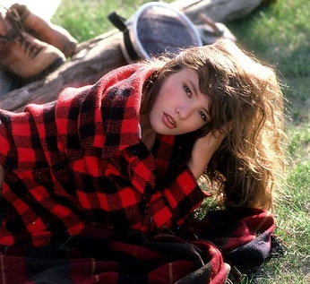 A cover of "Streetlights" cluster. The owner is missweenietot. The cluster consists of 4 elements.