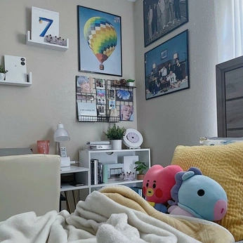 A cover of "House/Room Goals" cluster. The owner is emmacorleyyy. The cluster consists of 24 elements.