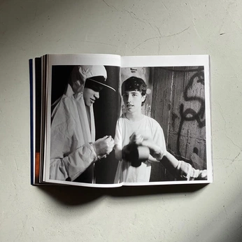 A cover of "LIVRO" cluster. The owner is marques. The cluster description is "Book cover & design inspiration". The cluster consists of 171 elements.