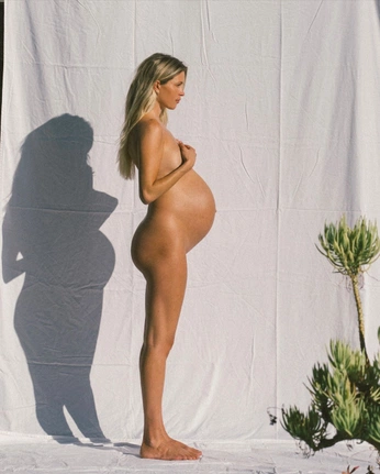 A cover of "pregnancy photography" cluster. The owner is wildintrinsic. The cluster consists of 28 elements.