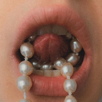 A cover of "painting" cluster. The owner is poseforjose. The cluster consists of 16 elements.