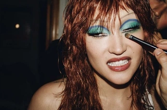 A cover of "party girl" cluster. The owner is scarletjm. The cluster consists of 37 elements.