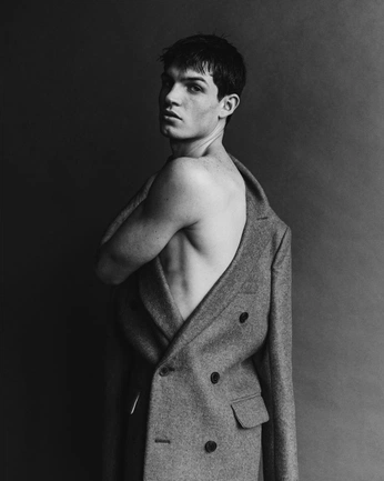 A cover of "MALE EDITORIAL 💁‍♂️" cluster. The owner is noahgabrielphoto. The cluster consists of 15 elements.