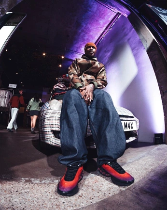 A cover of "Car shoot" cluster. The owner is xenderster. The cluster consists of 19 elements.